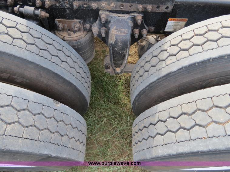 image for item B2497 2003 Freightliner Columbia semi truck