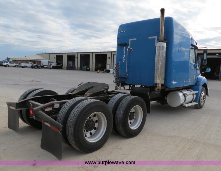 image for item B2498 2003 Freightliner Columbia semi truck