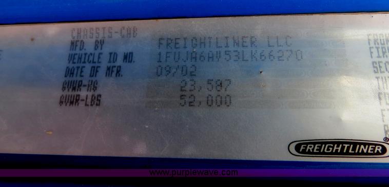 image for item B2498 2003 Freightliner Columbia semi truck