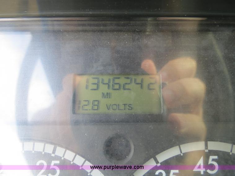 image for item B2498 2003 Freightliner Columbia semi truck