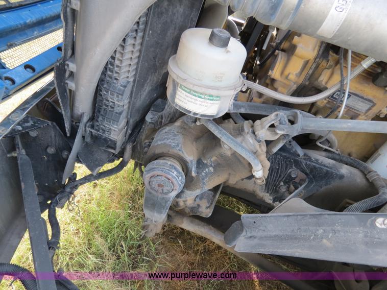 image for item B2498 2003 Freightliner Columbia semi truck