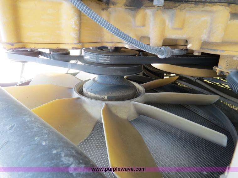 image for item B2498 2003 Freightliner Columbia semi truck