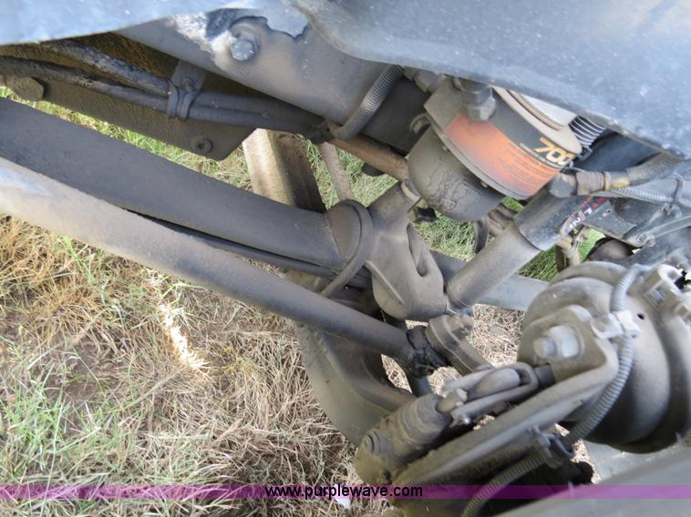 image for item B2498 2003 Freightliner Columbia semi truck