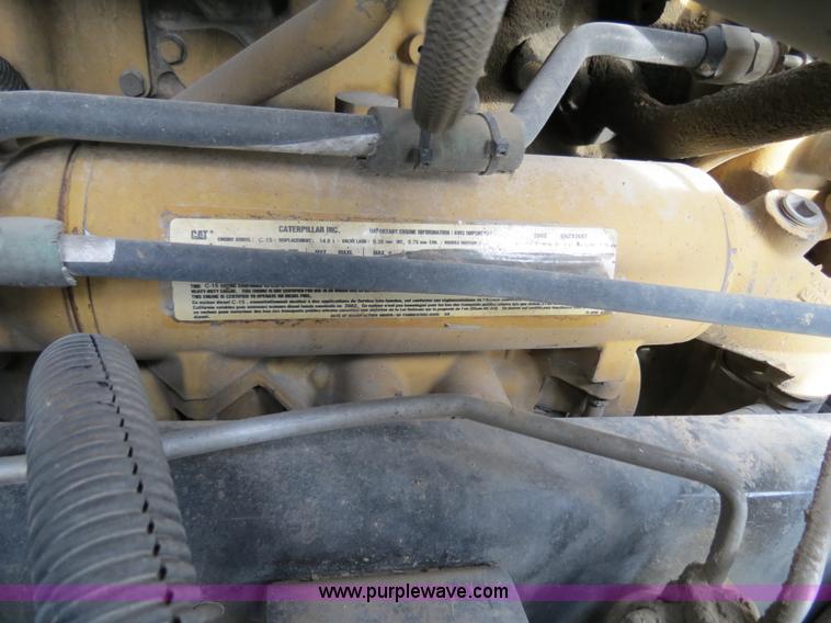 image for item B2498 2003 Freightliner Columbia semi truck