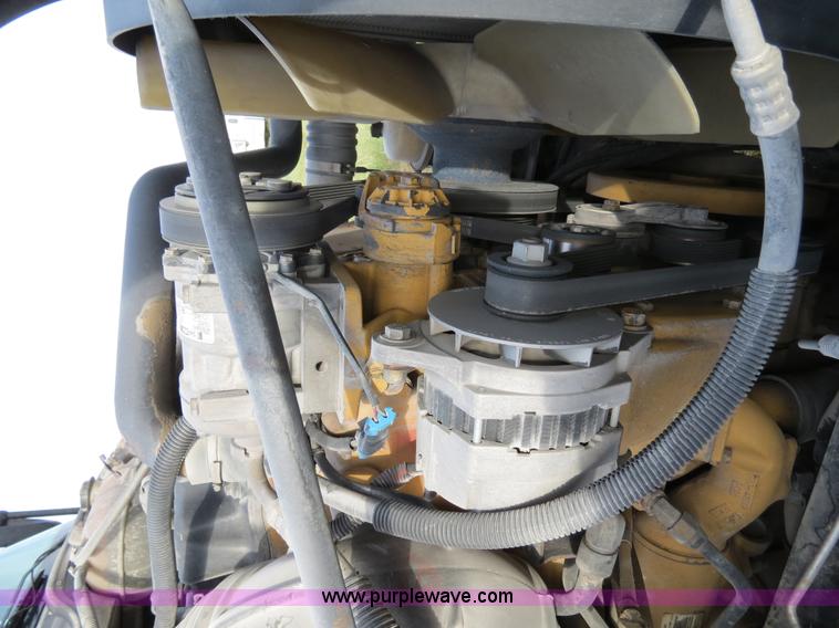 image for item B2498 2003 Freightliner Columbia semi truck