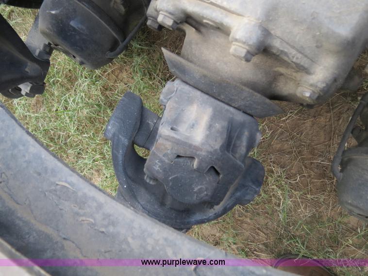 image for item B2498 2003 Freightliner Columbia semi truck