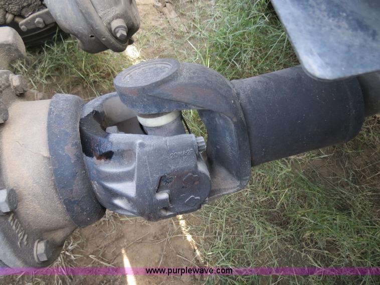 image for item B2498 2003 Freightliner Columbia semi truck