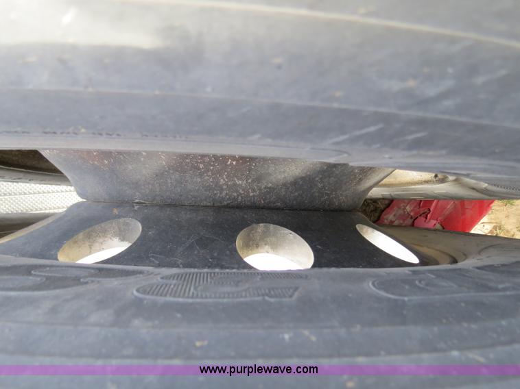 image for item B2498 2003 Freightliner Columbia semi truck