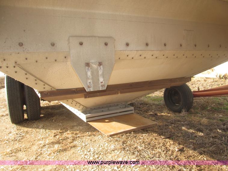 image for item B5278 1979 Guthrie 42' double hopper grain trailer