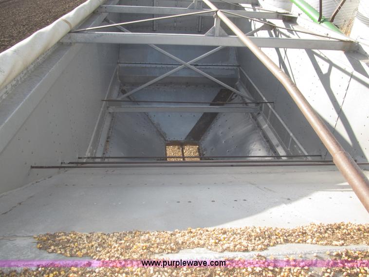 image for item B5278 1979 Guthrie 42' double hopper grain trailer