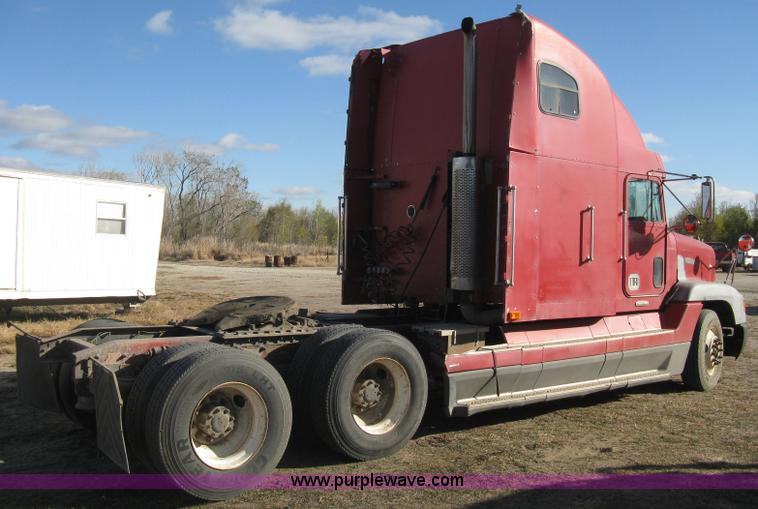 image for item B8256 1996 Freightliner FLD120 semi truck