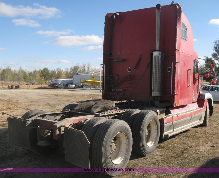 image for item B8256 1996 Freightliner FLD120 semi truck