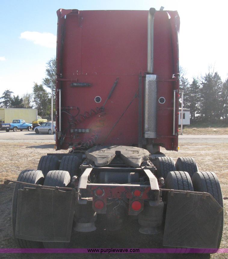 image for item B8256 1996 Freightliner FLD120 semi truck