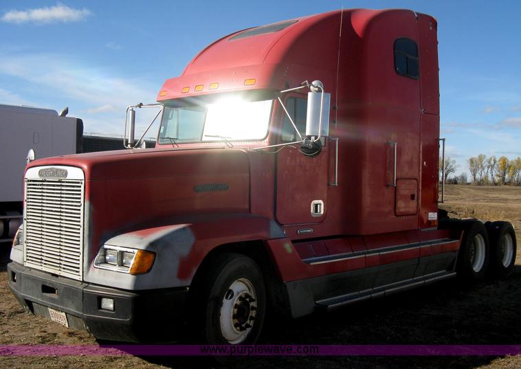 image for item B8256 1996 Freightliner FLD120 semi truck