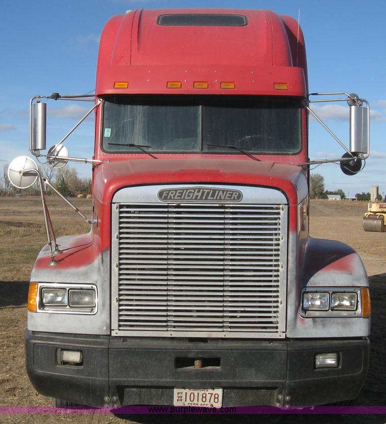 image for item B8256 1996 Freightliner FLD120 semi truck