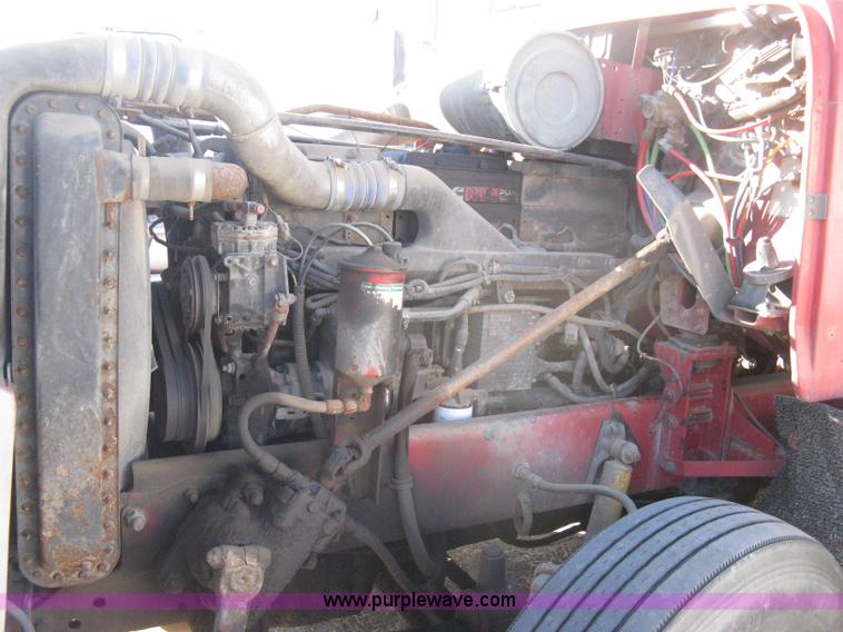 image for item B8256 1996 Freightliner FLD120 semi truck