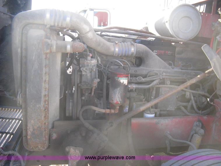 image for item B8256 1996 Freightliner FLD120 semi truck