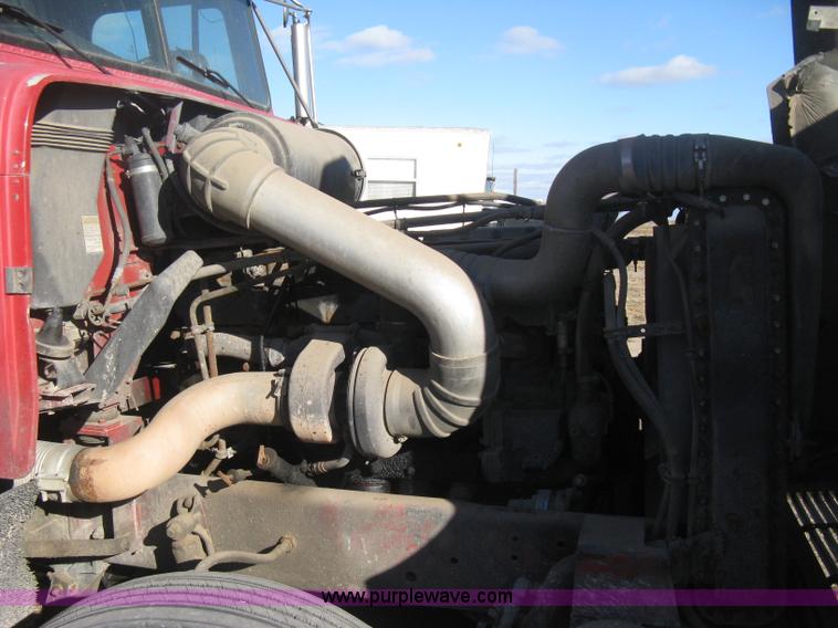 image for item B8256 1996 Freightliner FLD120 semi truck