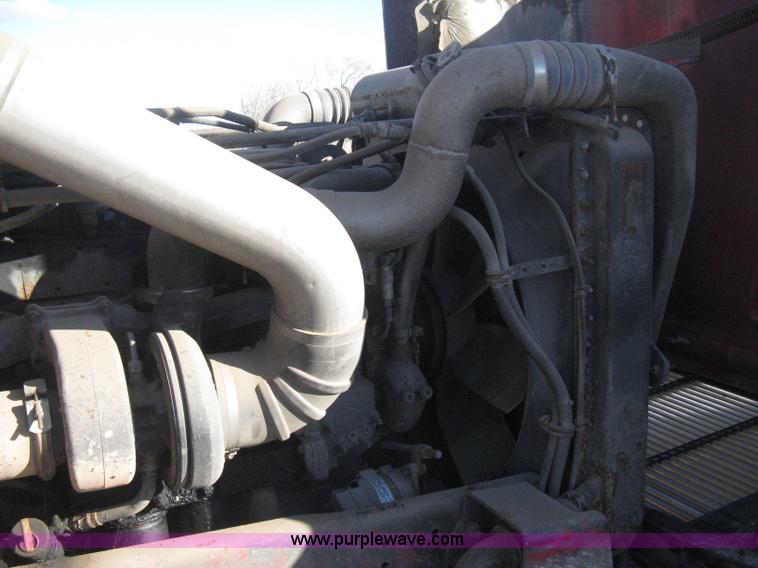 image for item B8256 1996 Freightliner FLD120 semi truck