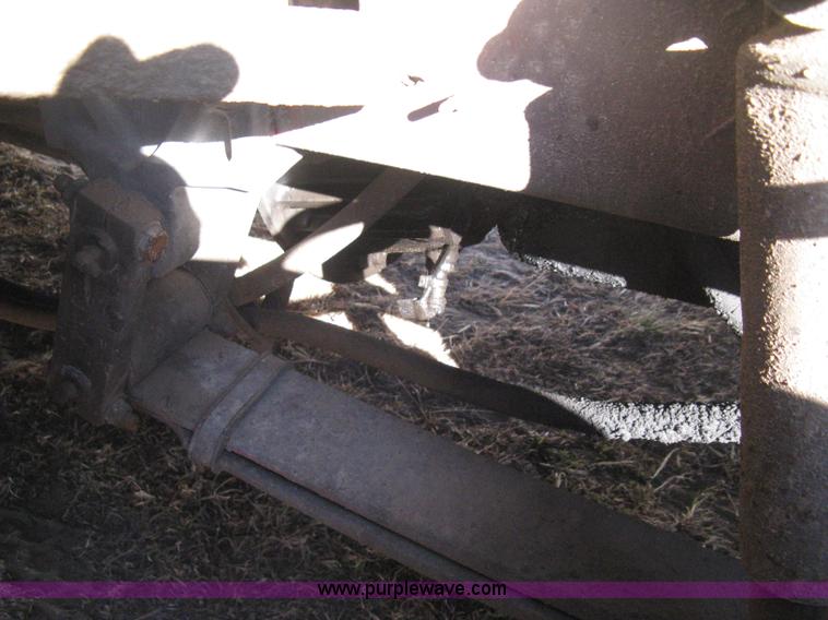 image for item B8256 1996 Freightliner FLD120 semi truck