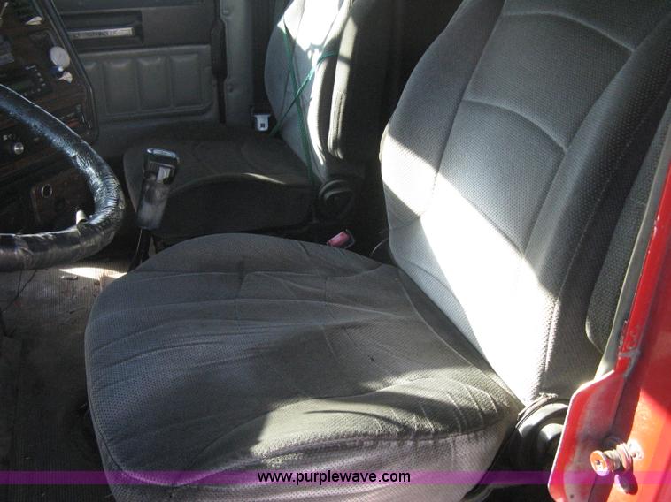 image for item B8256 1996 Freightliner FLD120 semi truck