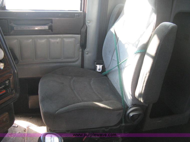 image for item B8256 1996 Freightliner FLD120 semi truck