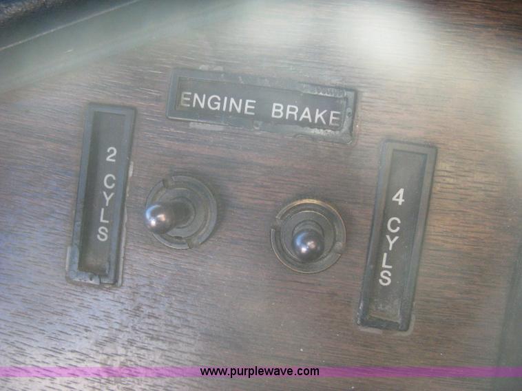 image for item B8256 1996 Freightliner FLD120 semi truck