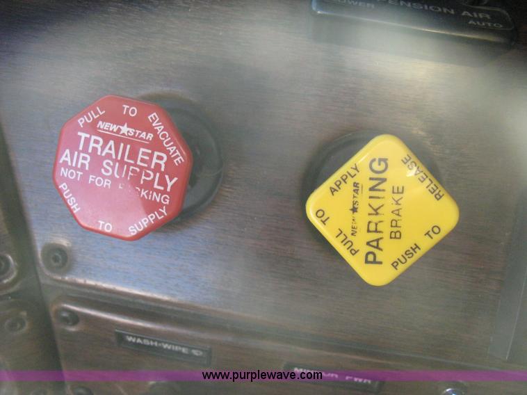 image for item B8256 1996 Freightliner FLD120 semi truck