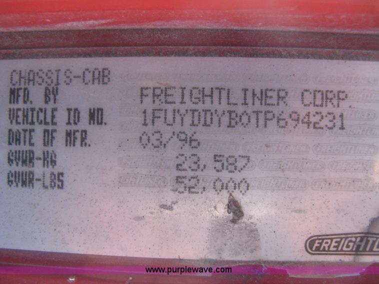 image for item B8256 1996 Freightliner FLD120 semi truck