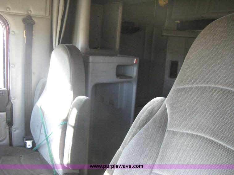 image for item B8256 1996 Freightliner FLD120 semi truck