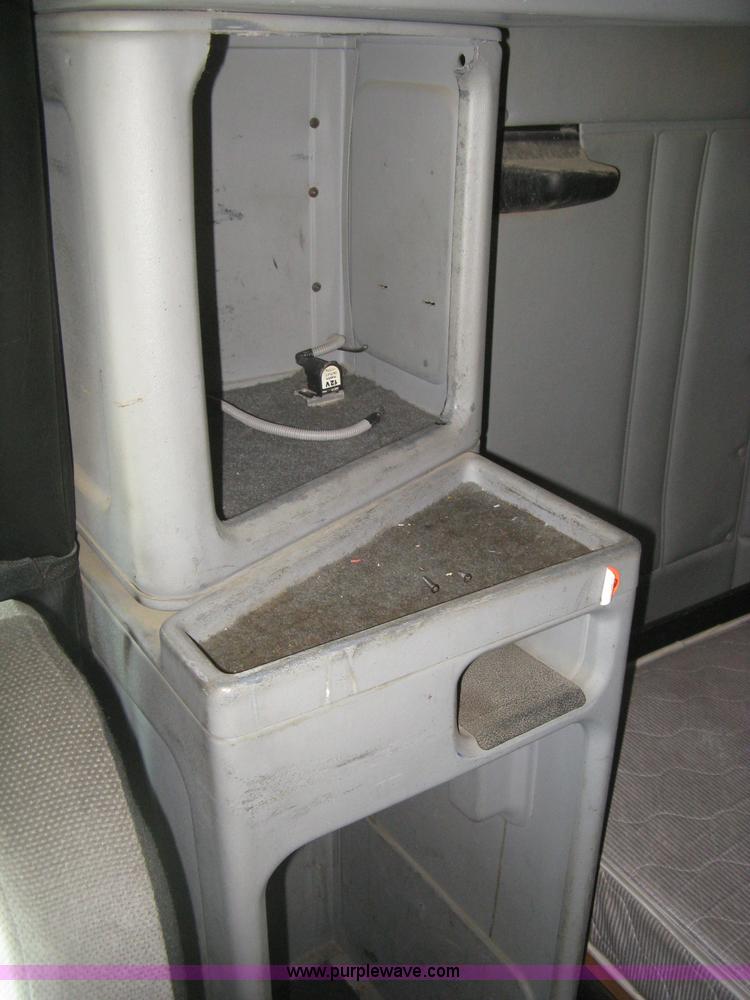 image for item B8256 1996 Freightliner FLD120 semi truck