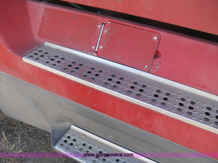 image for item B8256 1996 Freightliner FLD120 semi truck