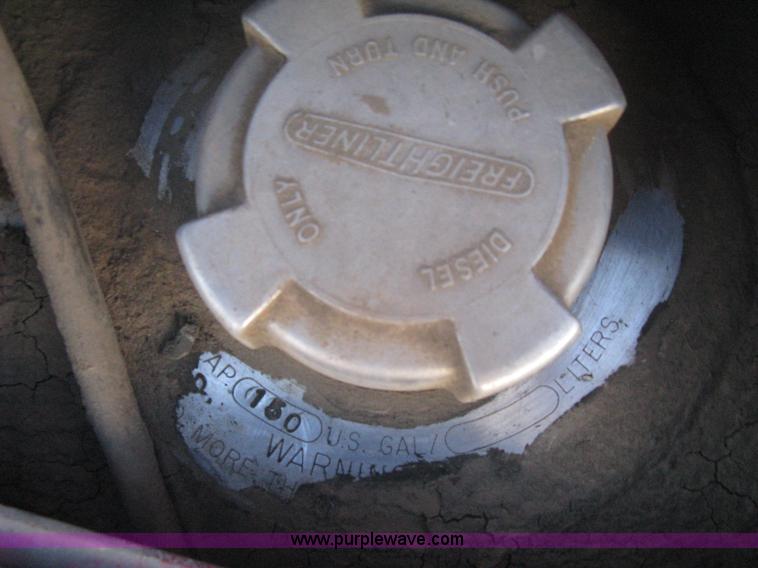 image for item B8256 1996 Freightliner FLD120 semi truck