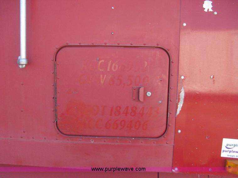 image for item B8256 1996 Freightliner FLD120 semi truck