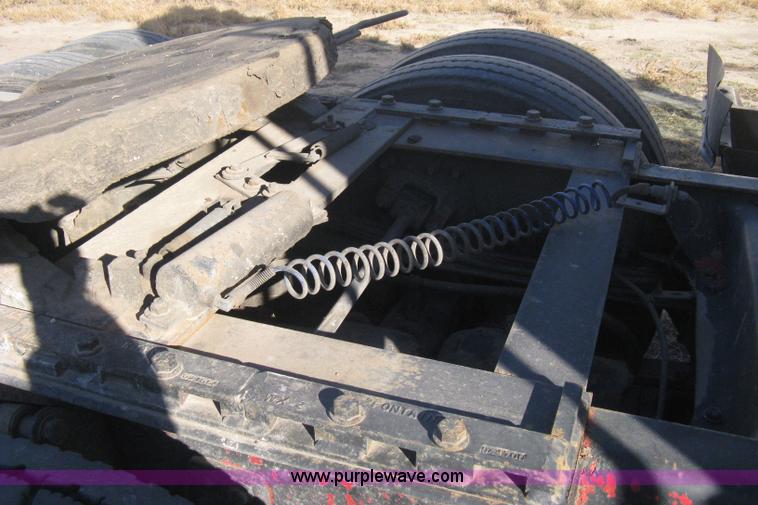 image for item B8256 1996 Freightliner FLD120 semi truck