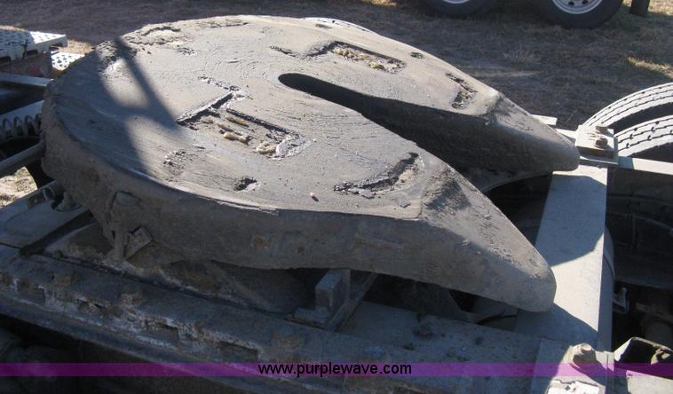 image for item B8256 1996 Freightliner FLD120 semi truck