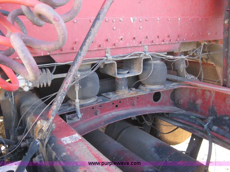 image for item B8256 1996 Freightliner FLD120 semi truck