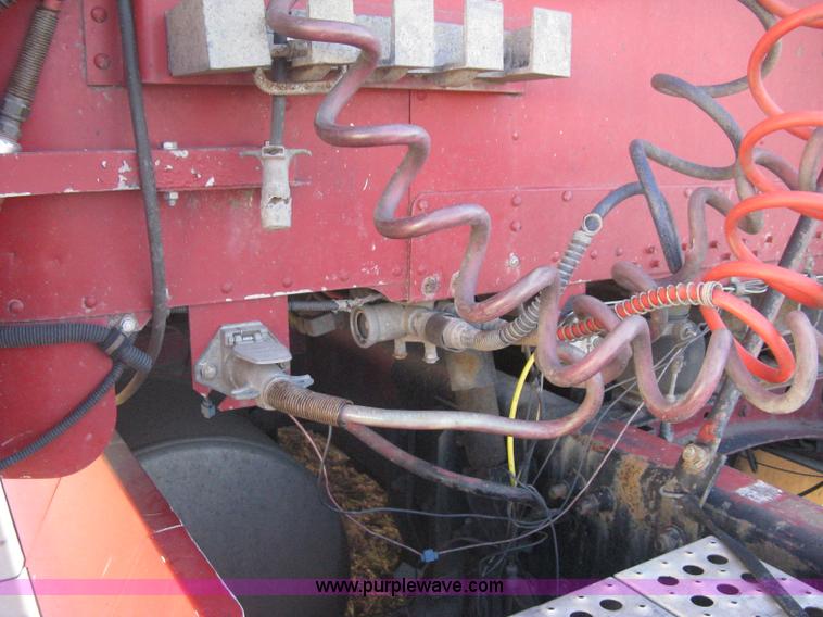 image for item B8256 1996 Freightliner FLD120 semi truck