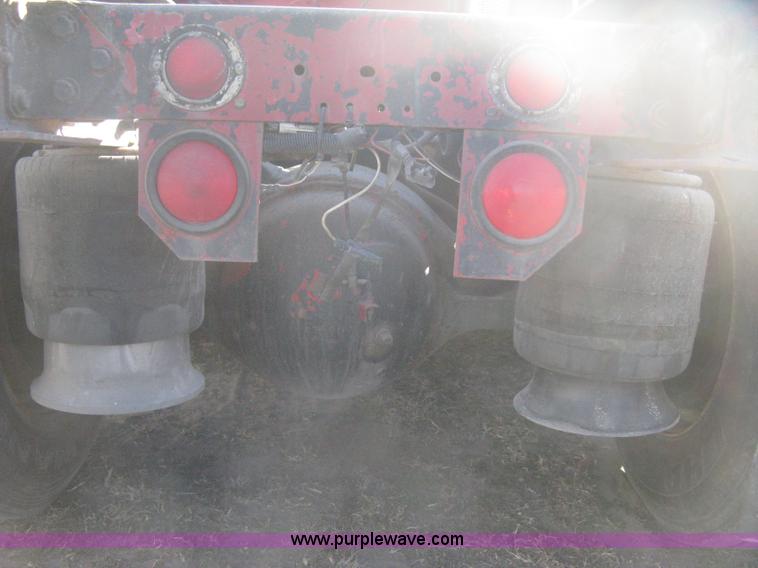 image for item B8256 1996 Freightliner FLD120 semi truck