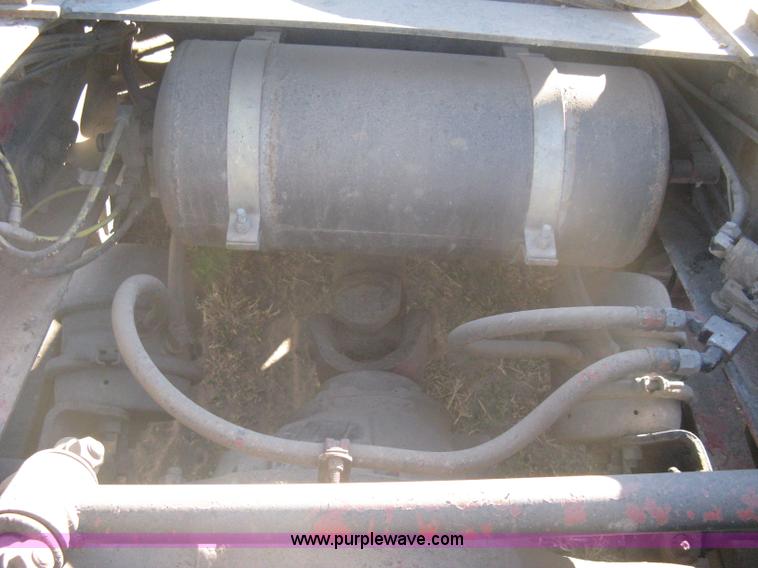 image for item B8256 1996 Freightliner FLD120 semi truck