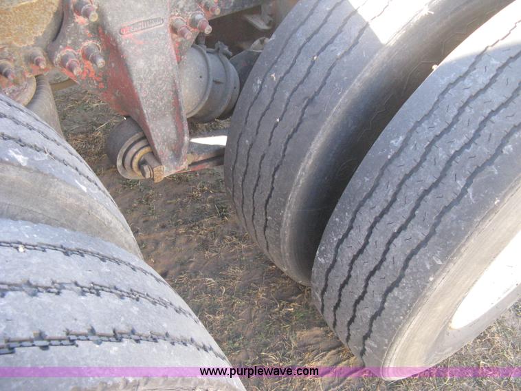 image for item B8256 1996 Freightliner FLD120 semi truck