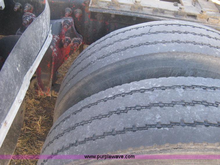 image for item B8256 1996 Freightliner FLD120 semi truck