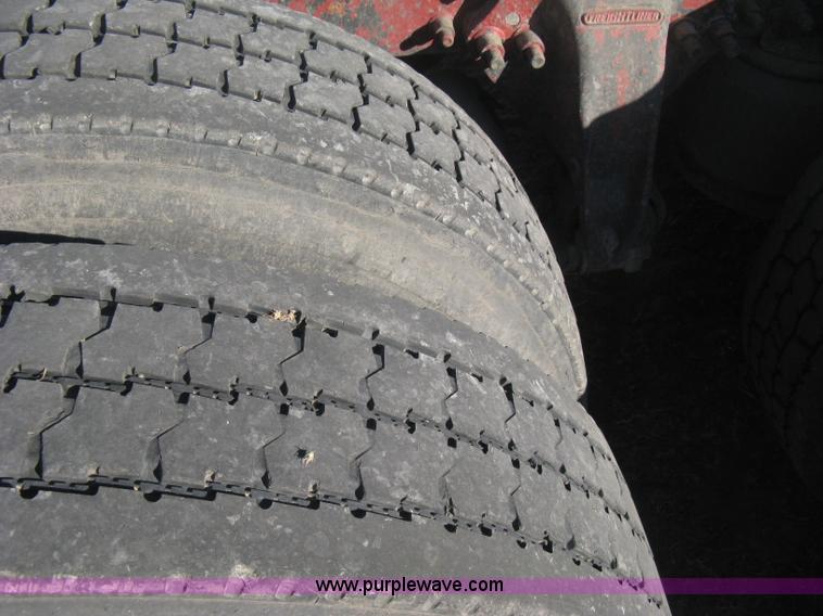 image for item B8256 1996 Freightliner FLD120 semi truck