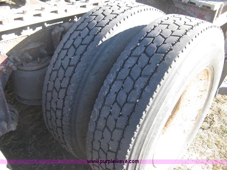 image for item B8256 1996 Freightliner FLD120 semi truck