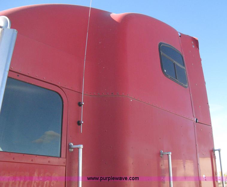 image for item B8256 1996 Freightliner FLD120 semi truck