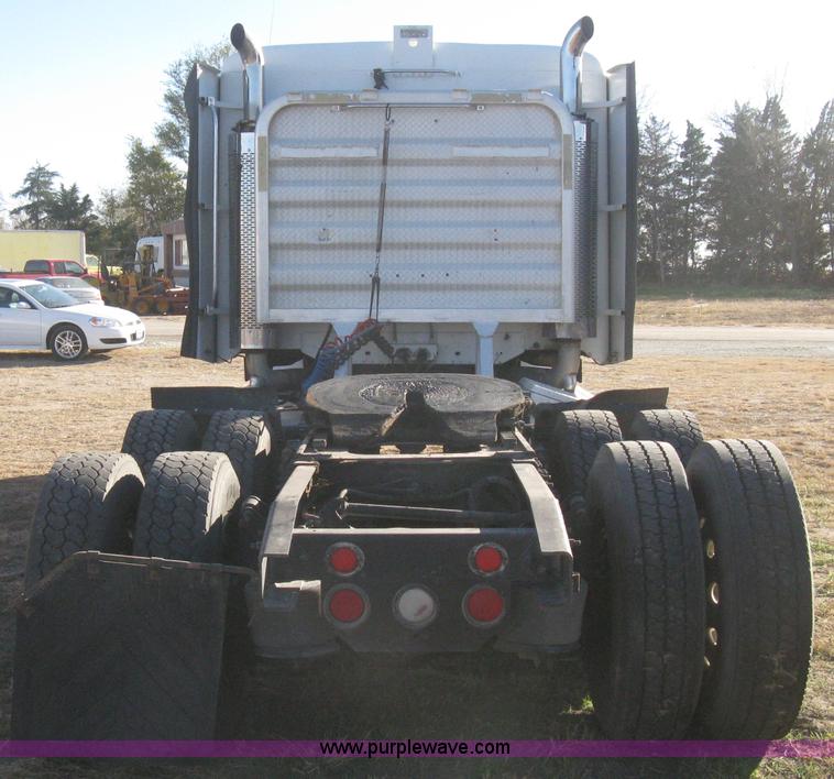 image for item B8257 2000 Freightliner Century Class semi truck