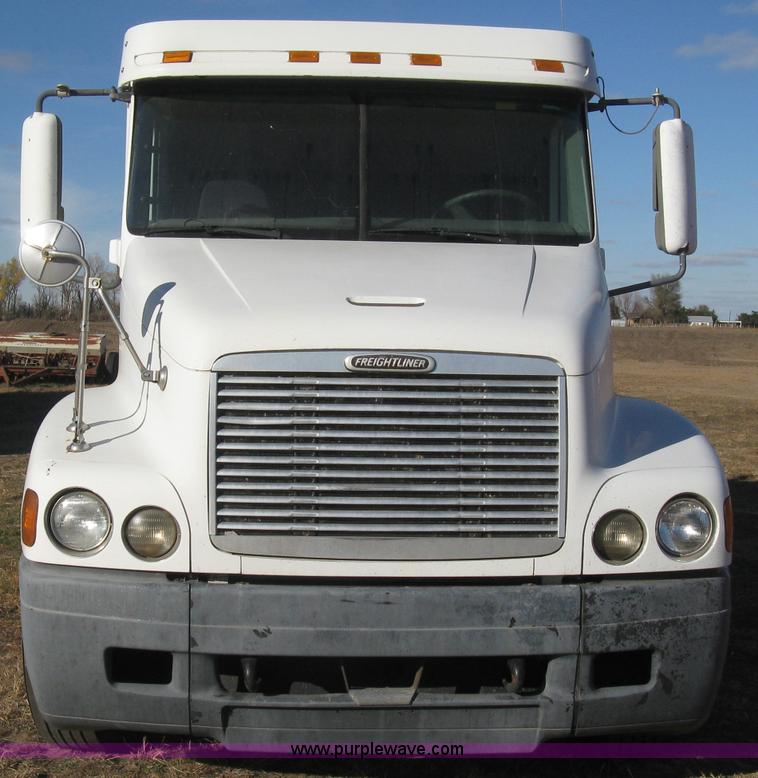 image for item B8257 2000 Freightliner Century Class semi truck