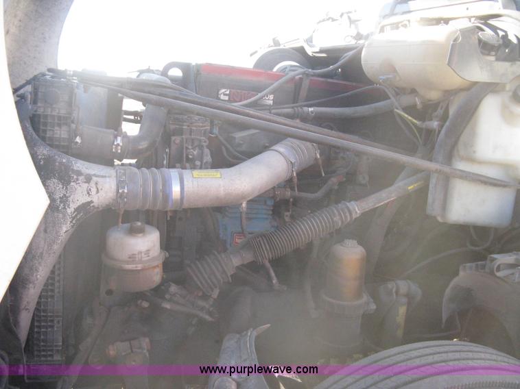 image for item B8257 2000 Freightliner Century Class semi truck