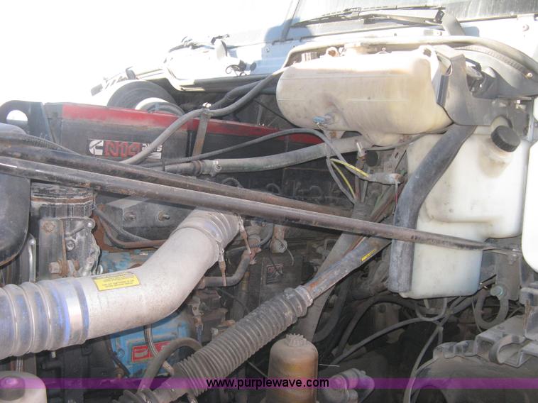 image for item B8257 2000 Freightliner Century Class semi truck