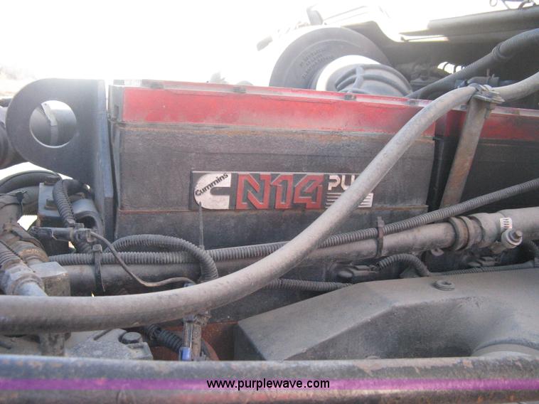 image for item B8257 2000 Freightliner Century Class semi truck